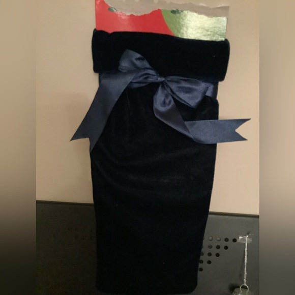 Christmas decor box with gift bag new Christmas ornaments & pkg. of Xmas balls - Picture 2 of 16